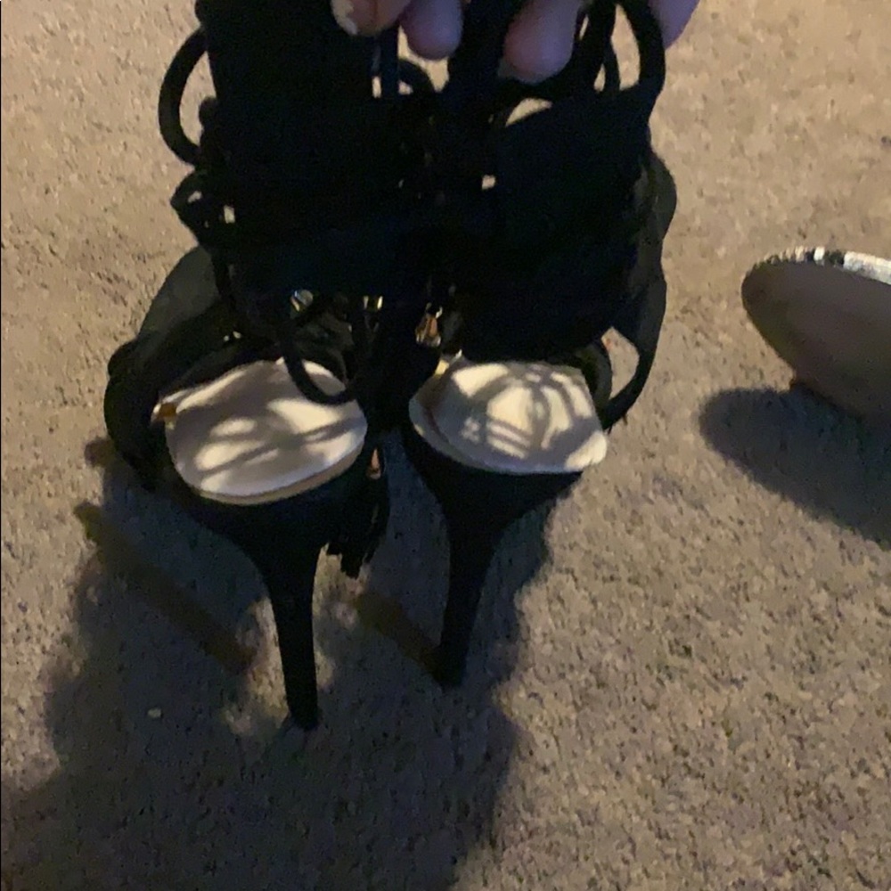 Heels - Picture 2 of 3